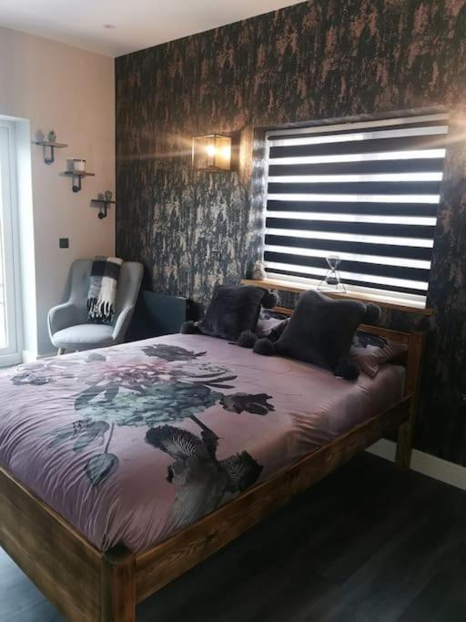 Beautiful Masons Hideaway Studio Apartment Bridgend  Exterior photo