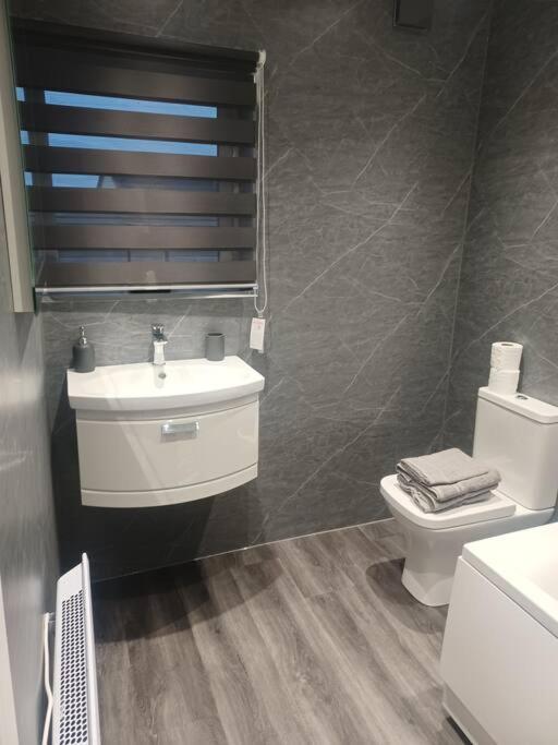 Beautiful Masons Hideaway Studio Apartment Bridgend  Exterior photo