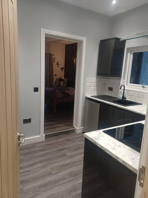 Beautiful Masons Hideaway Studio Apartment Bridgend  Exterior photo