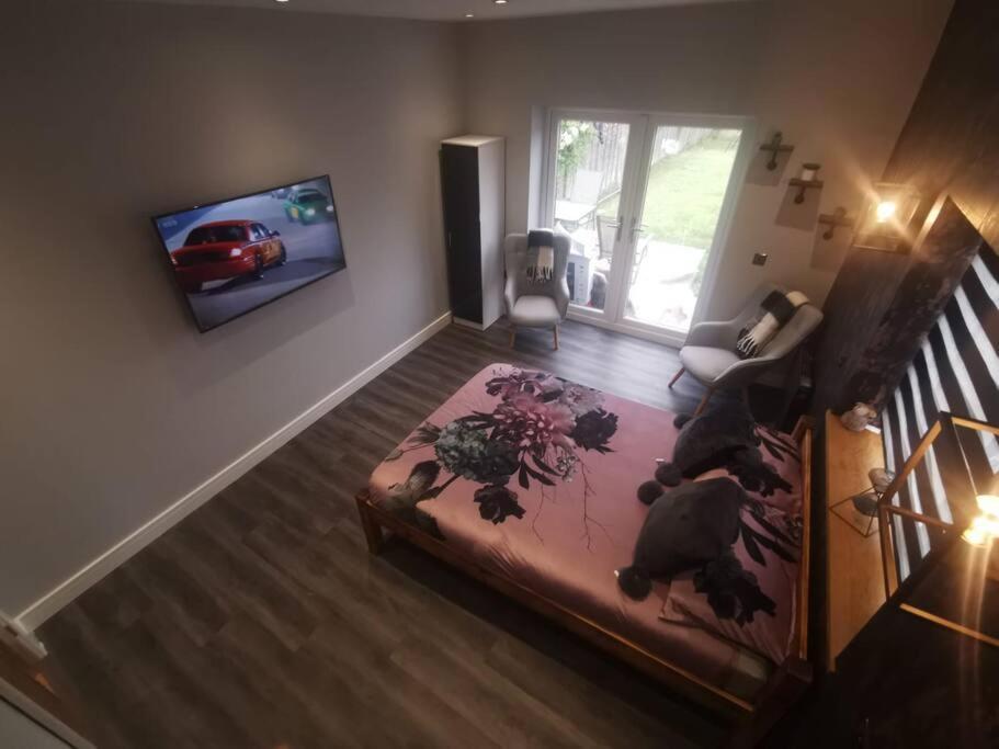 Beautiful Masons Hideaway Studio Apartment Bridgend  Exterior photo